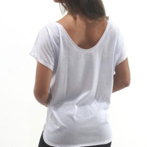 Camisa Decote Canoa Branco DT Perna na Barra